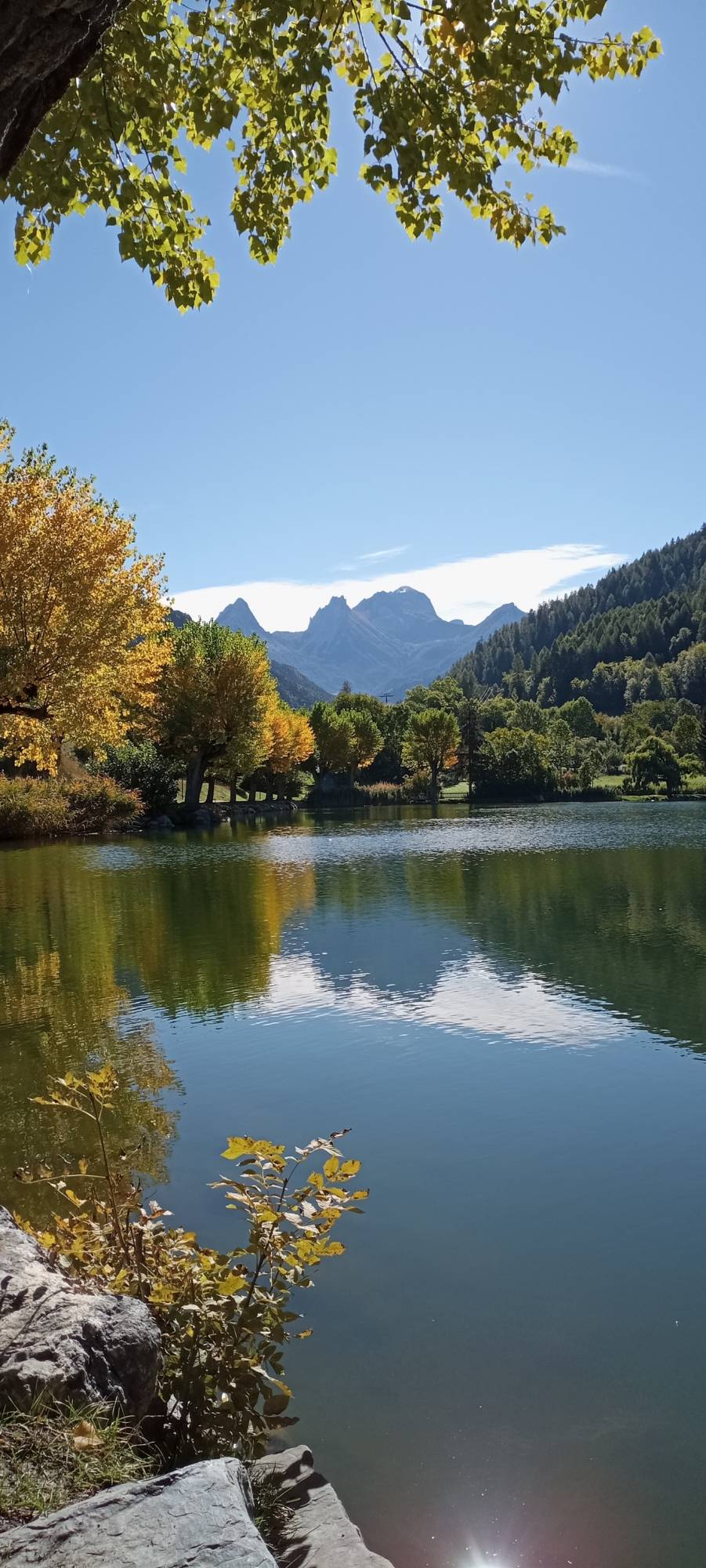 Entre lac et Montagne l'hôtel la lauzetane